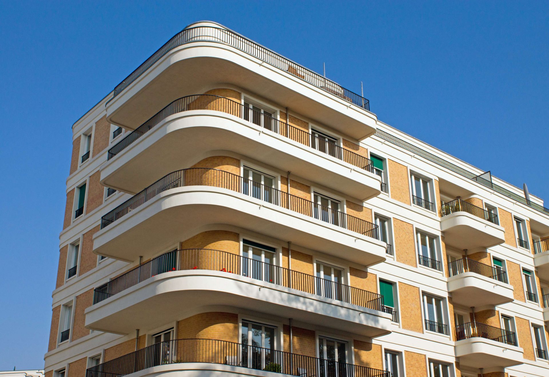 Vivienda contemporánea que ilustra la construcción de casas a medida en Gijón